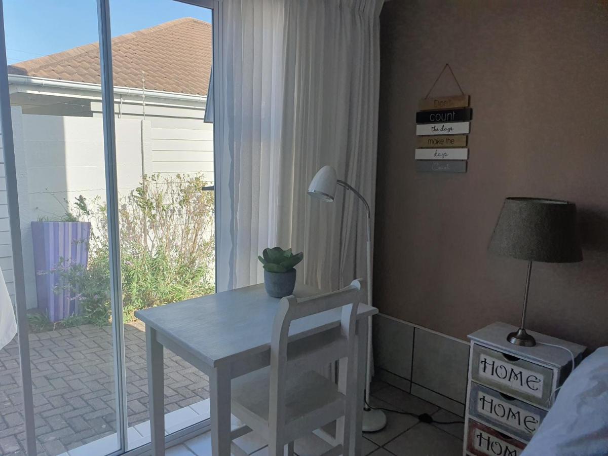 Nahoon Bed & Breakfast East London Esterno foto